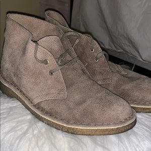 Size 8 women’s Clark desert boots